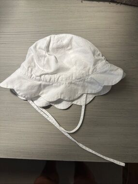 Jacadi Baby White Scalloped Sun Hat with Chin Ties 45cm